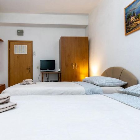 Apartments Dino Kaštela Екстериор снимка