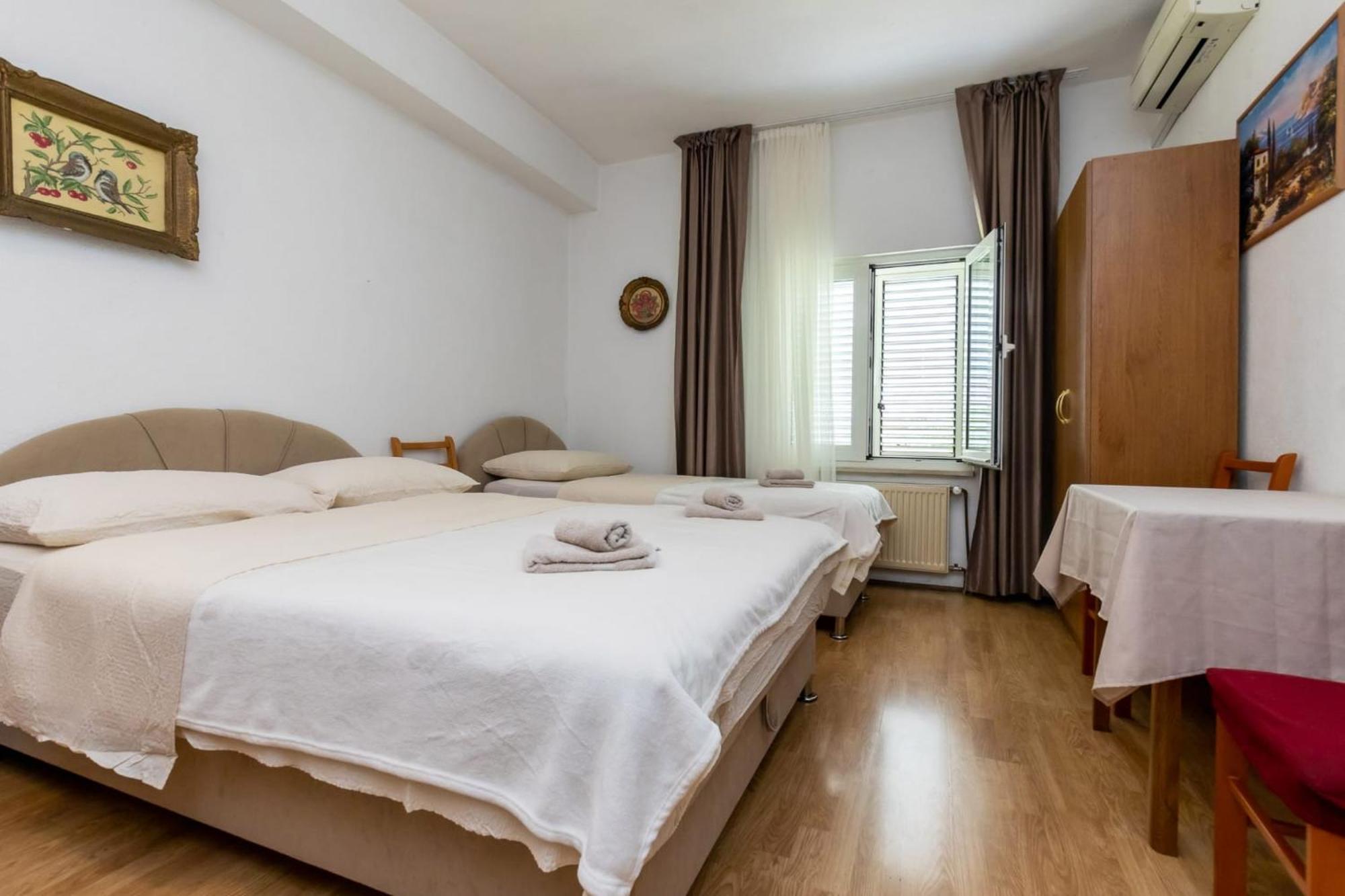 Apartments Dino Kaštela Екстериор снимка