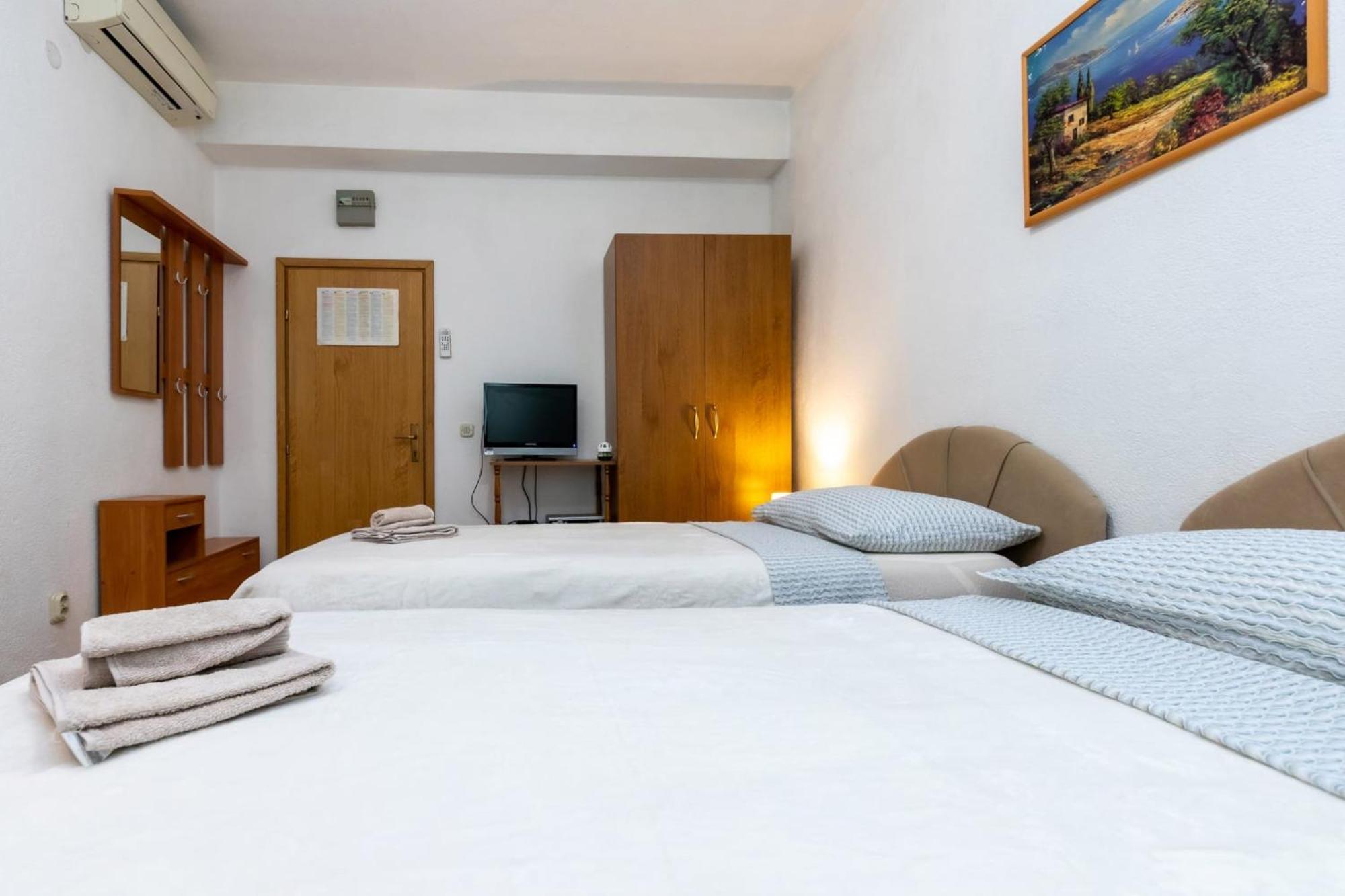Apartments Dino Kaštela Екстериор снимка
