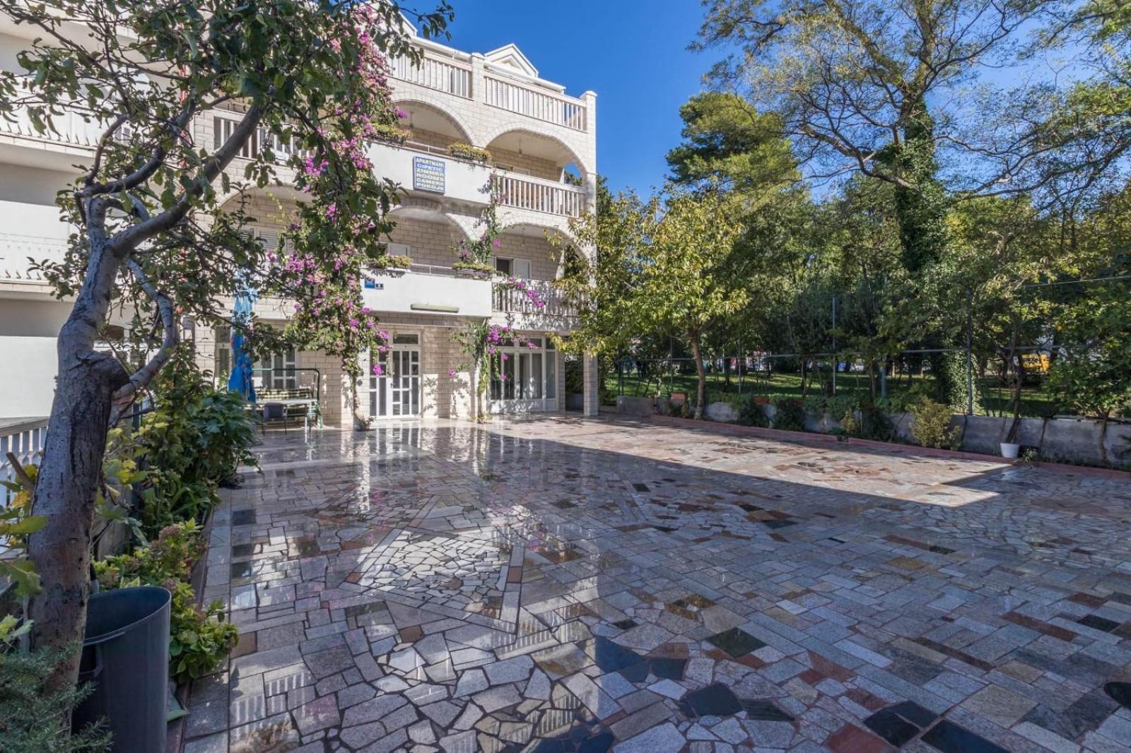 Apartments Dino Kaštela Екстериор снимка
