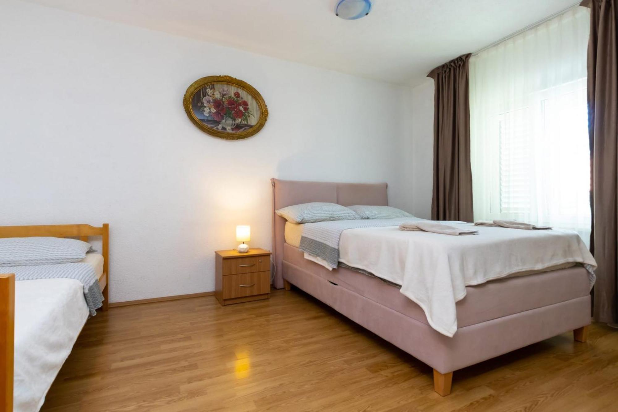 Apartments Dino Kaštela Екстериор снимка