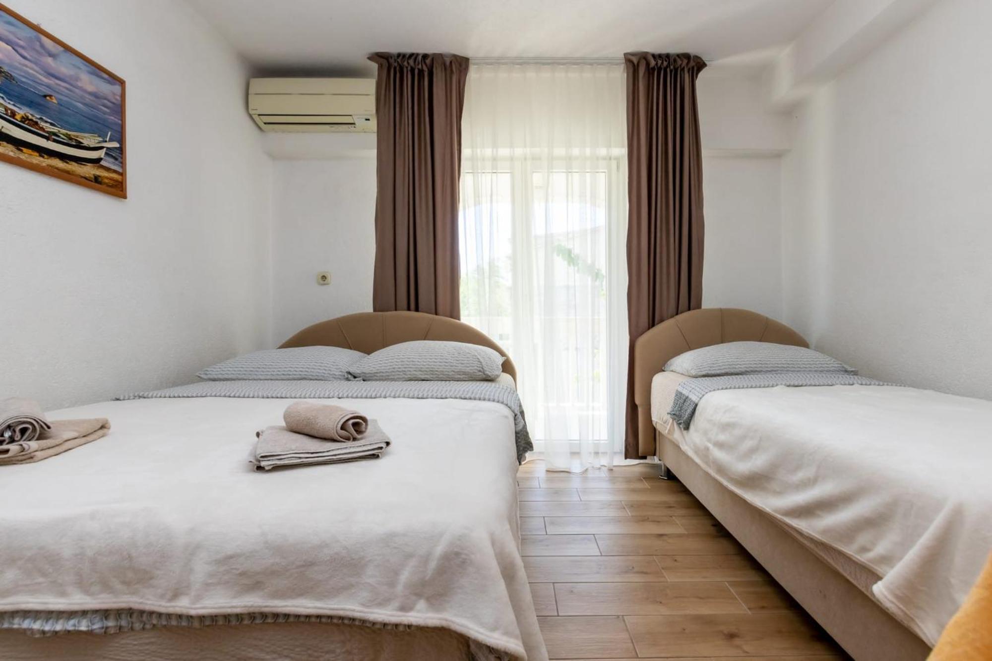 Apartments Dino Kaštela Екстериор снимка