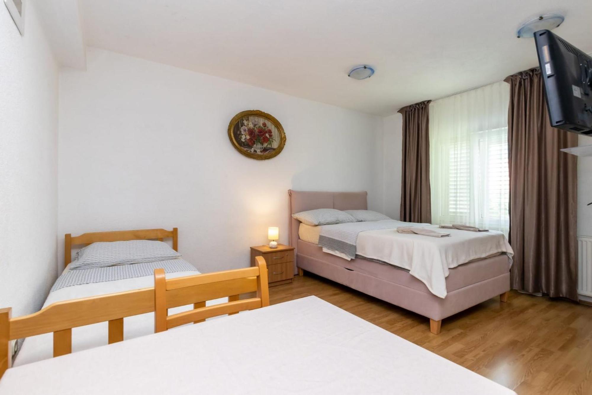 Apartments Dino Kaštela Екстериор снимка