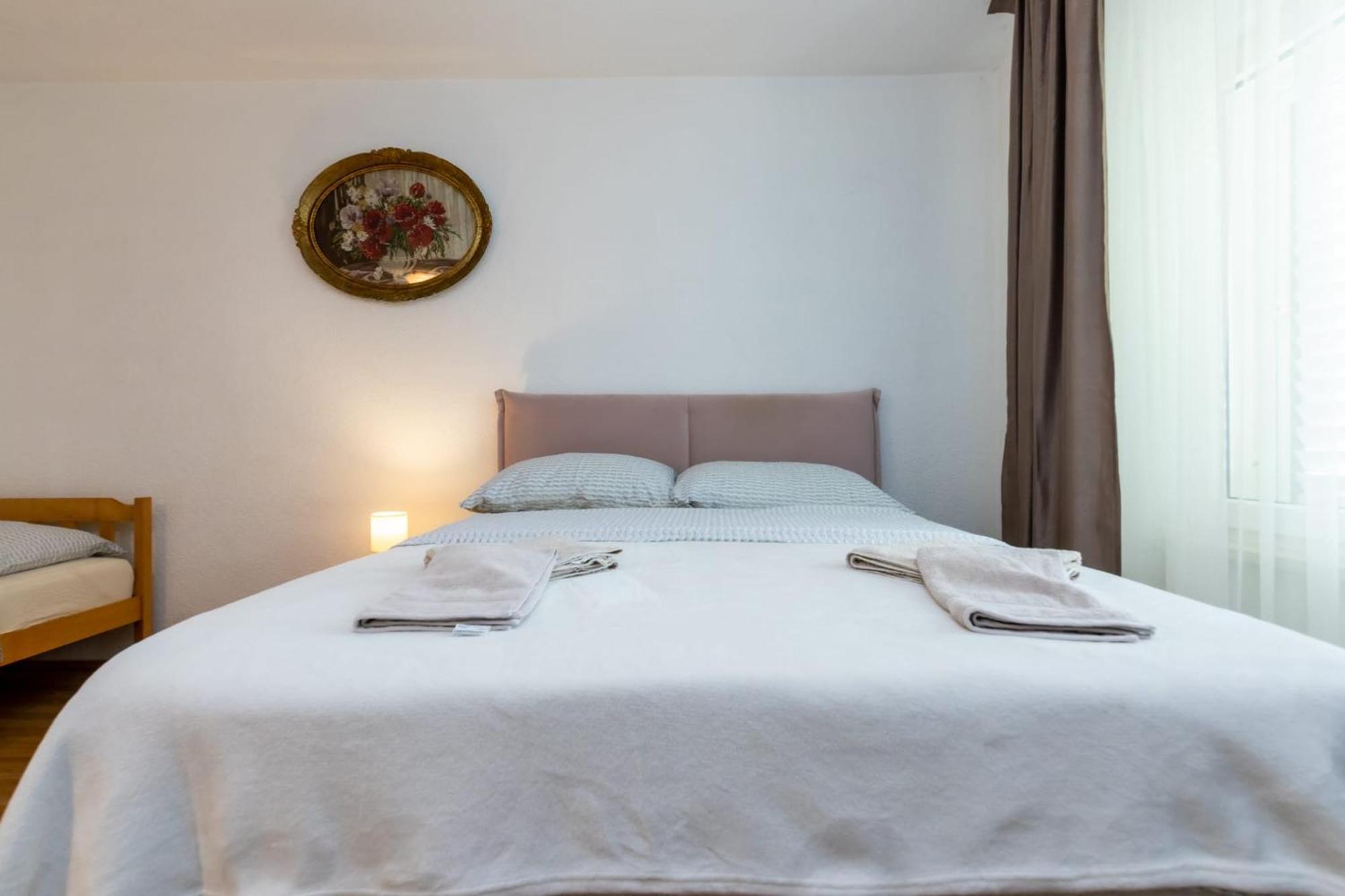 Apartments Dino Kaštela Екстериор снимка
