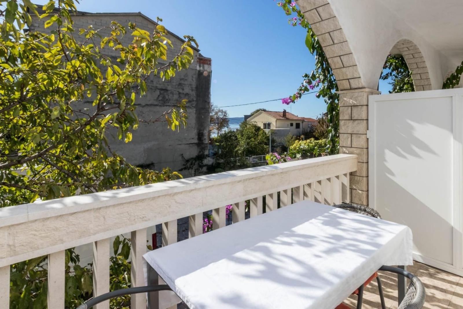 Apartments Dino Kaštela Екстериор снимка