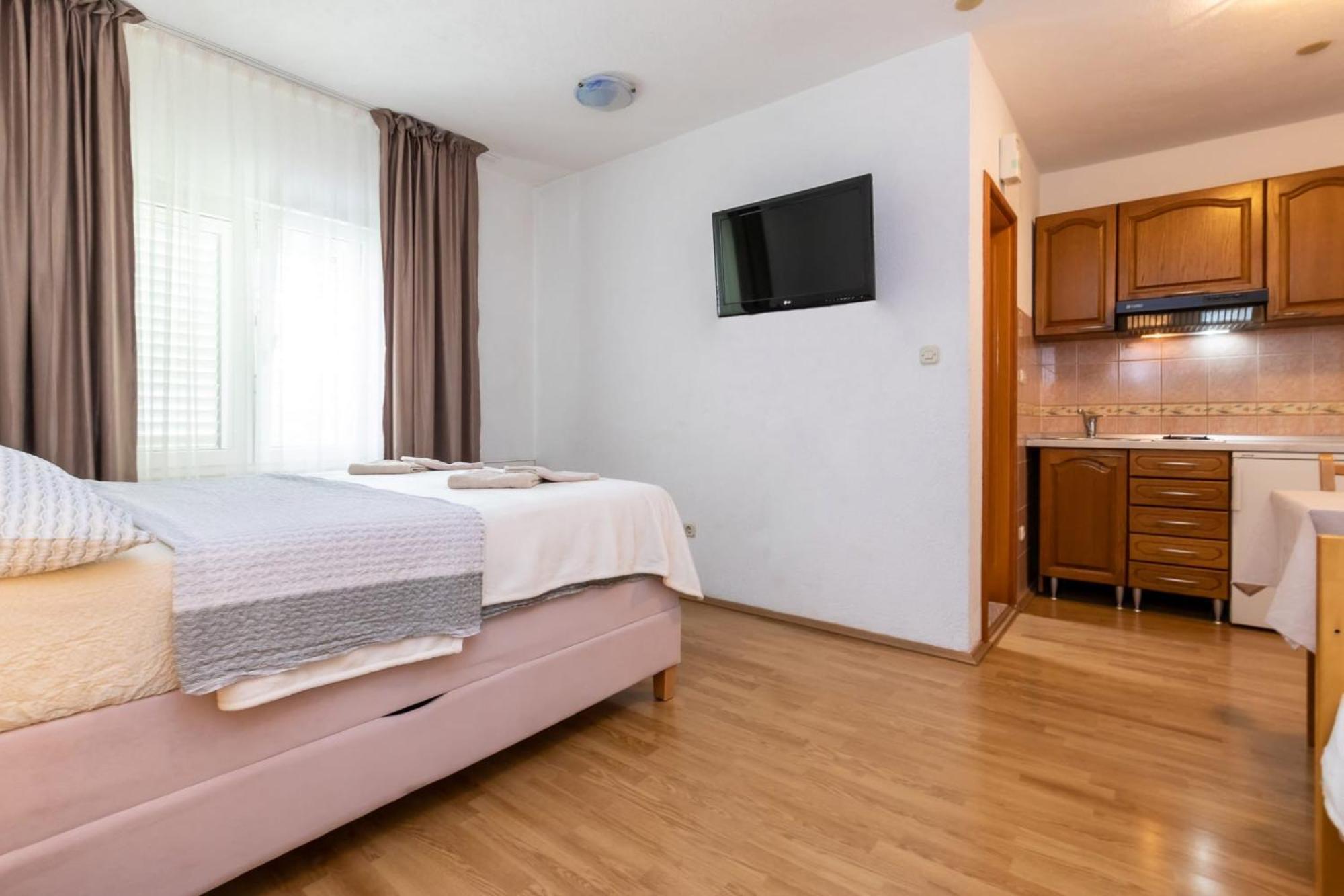 Apartments Dino Kaštela Екстериор снимка