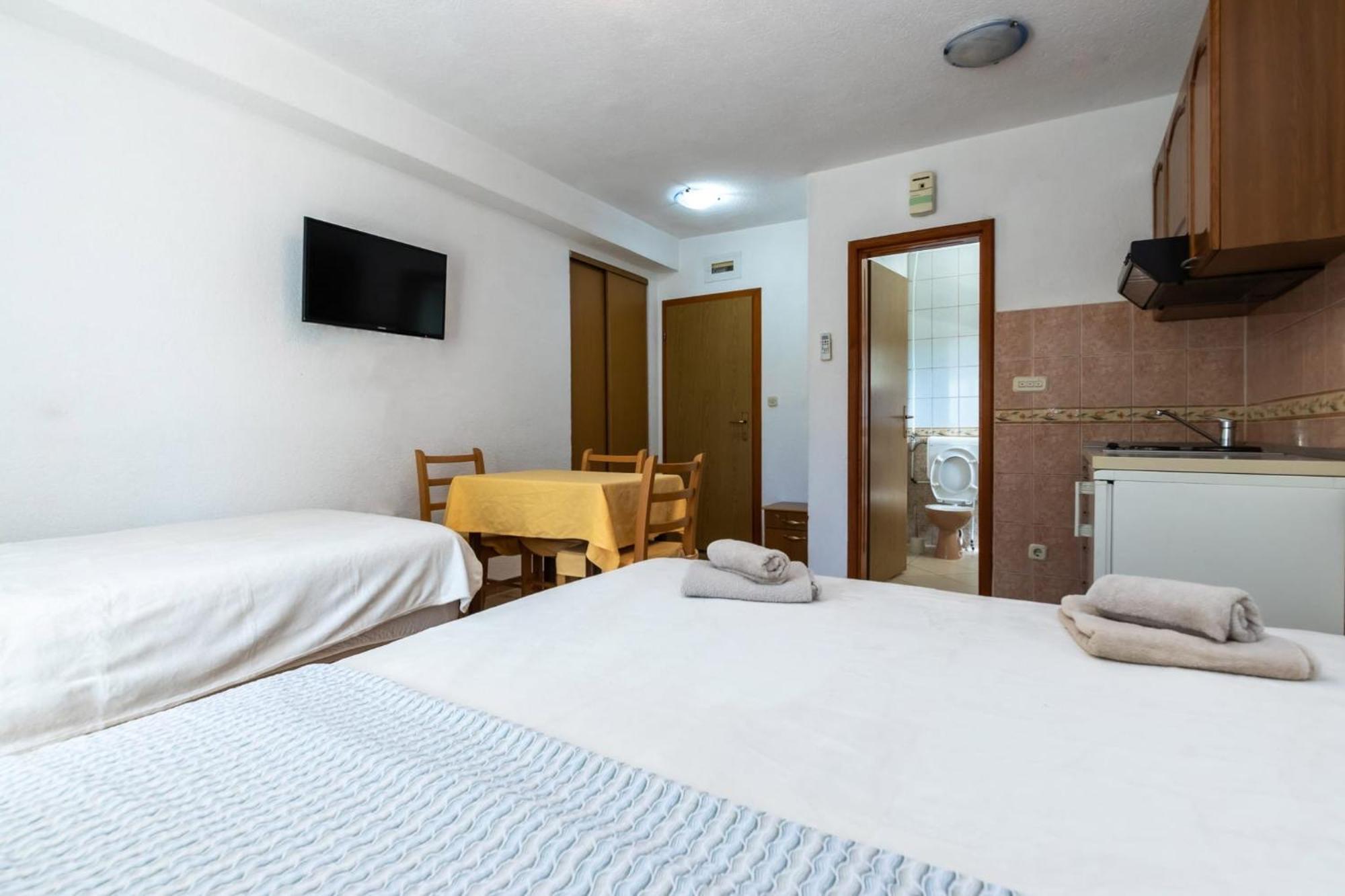 Apartments Dino Kaštela Екстериор снимка