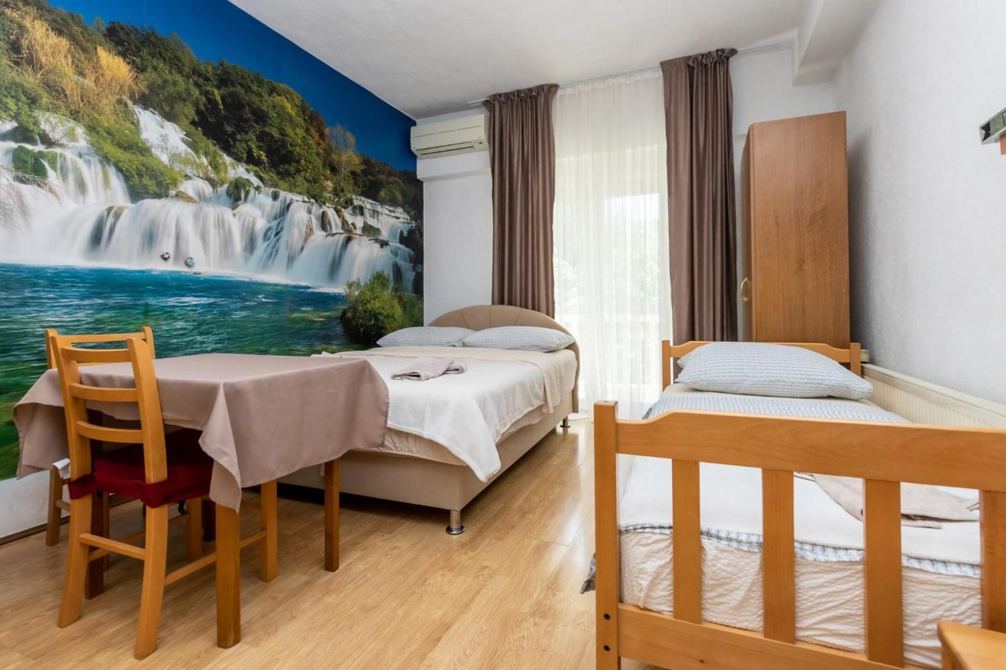 Apartments Dino Kaštela Екстериор снимка