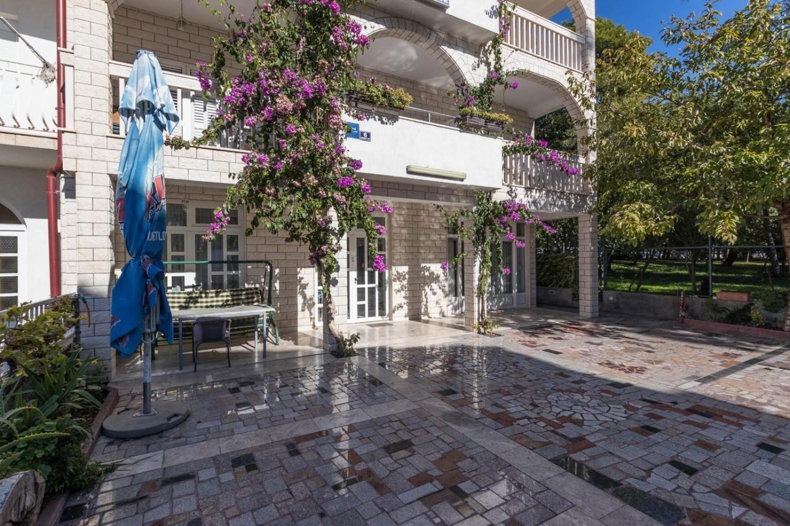 Apartments Dino Kaštela Екстериор снимка