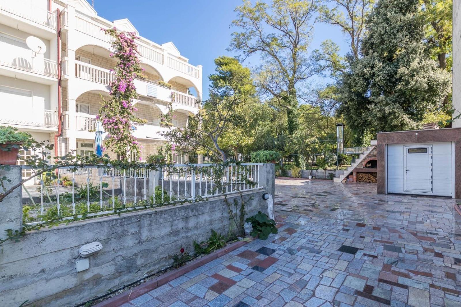 Apartments Dino Kaštela Екстериор снимка