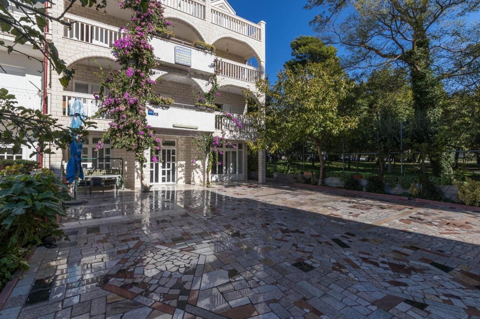 Apartments Dino Kaštela Екстериор снимка