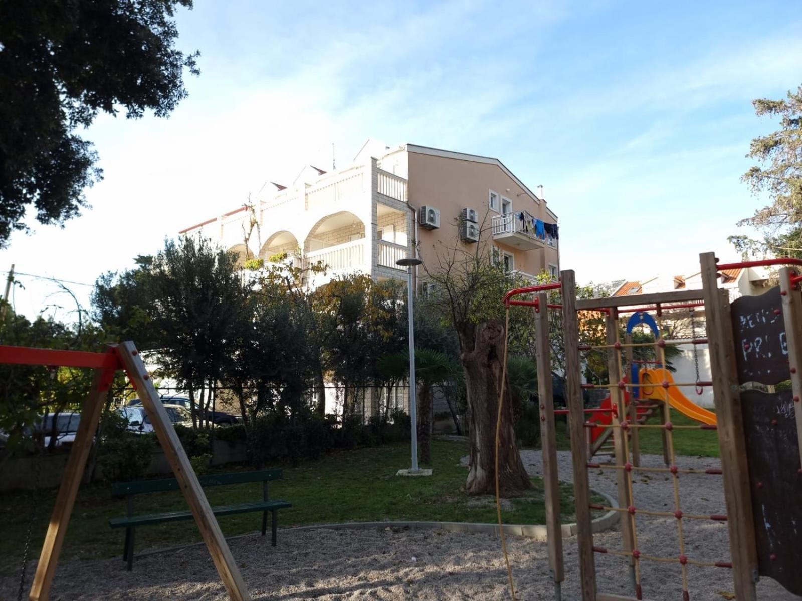 Apartments Dino Kaštela Екстериор снимка
